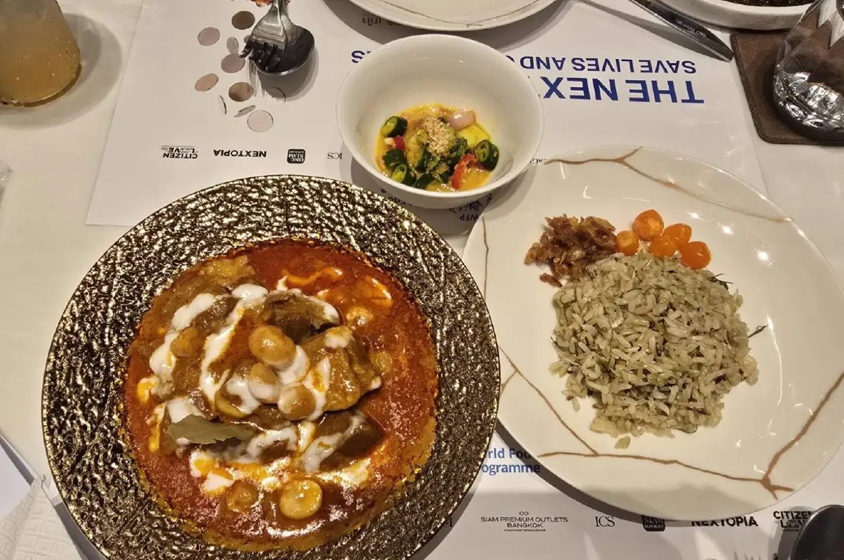 'วลาสุระ ณ ลำปาง' ถอดสูททนายมาควงตะหลิว ที่ร้านอาหารไทย 'สรรพรส'