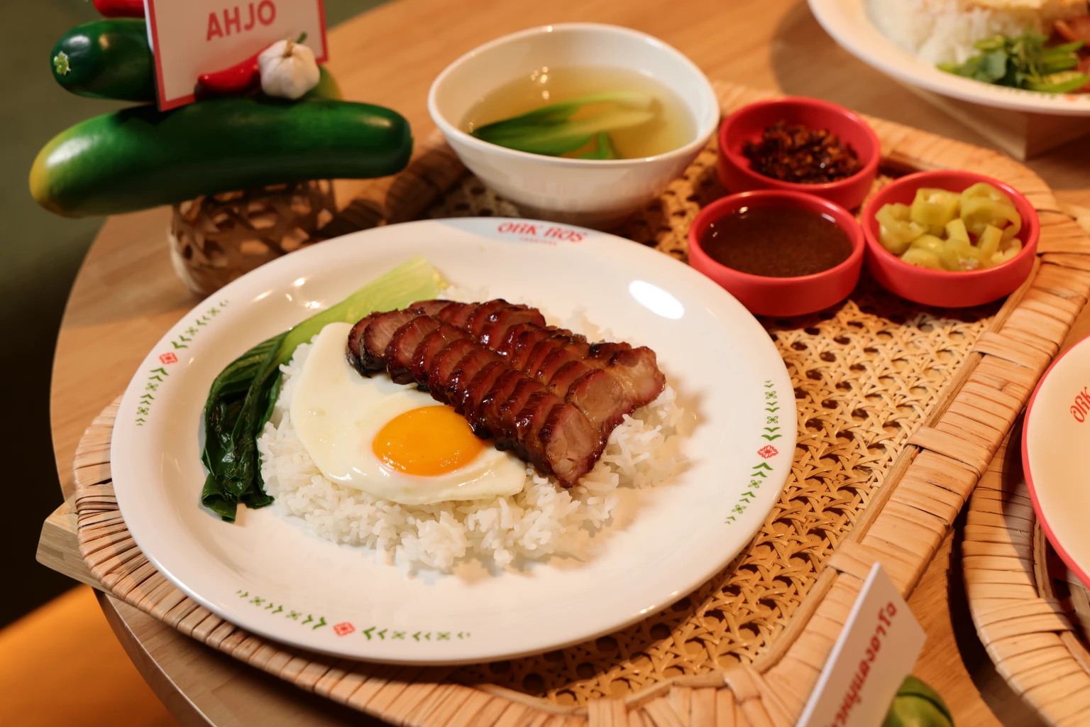 'ออกรส ฟู้ดยาร์ด' รวมกว่า 60 ร้านดัง ราคาน่าคบ ปักหมุดชั้น 4 เกษรอัมรินทร์