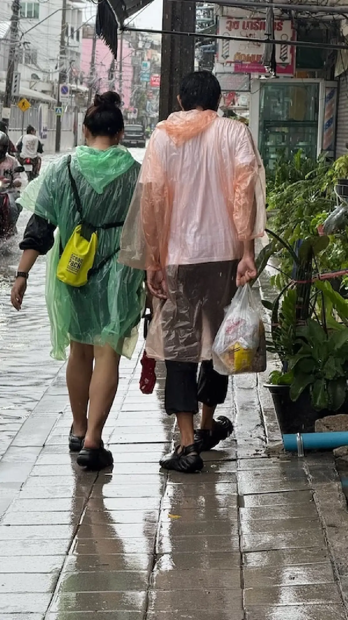 ‘มาม่า’ ปลุกความเชื่อมั่นร้านค้ามีบะหมี่ฯ ในสต๊อก ห่วงน้ำท่วม ซ้ำเติมกำลังซื้อไตรมาส 4 