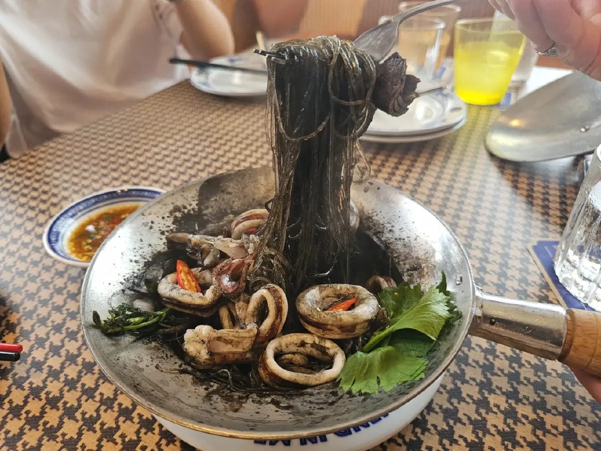 ‘มิตรสตรีท บาย รวยมิตร’ สตรีทฟู้ดพรีเมียม อร่อยในย่านท่าเตียน