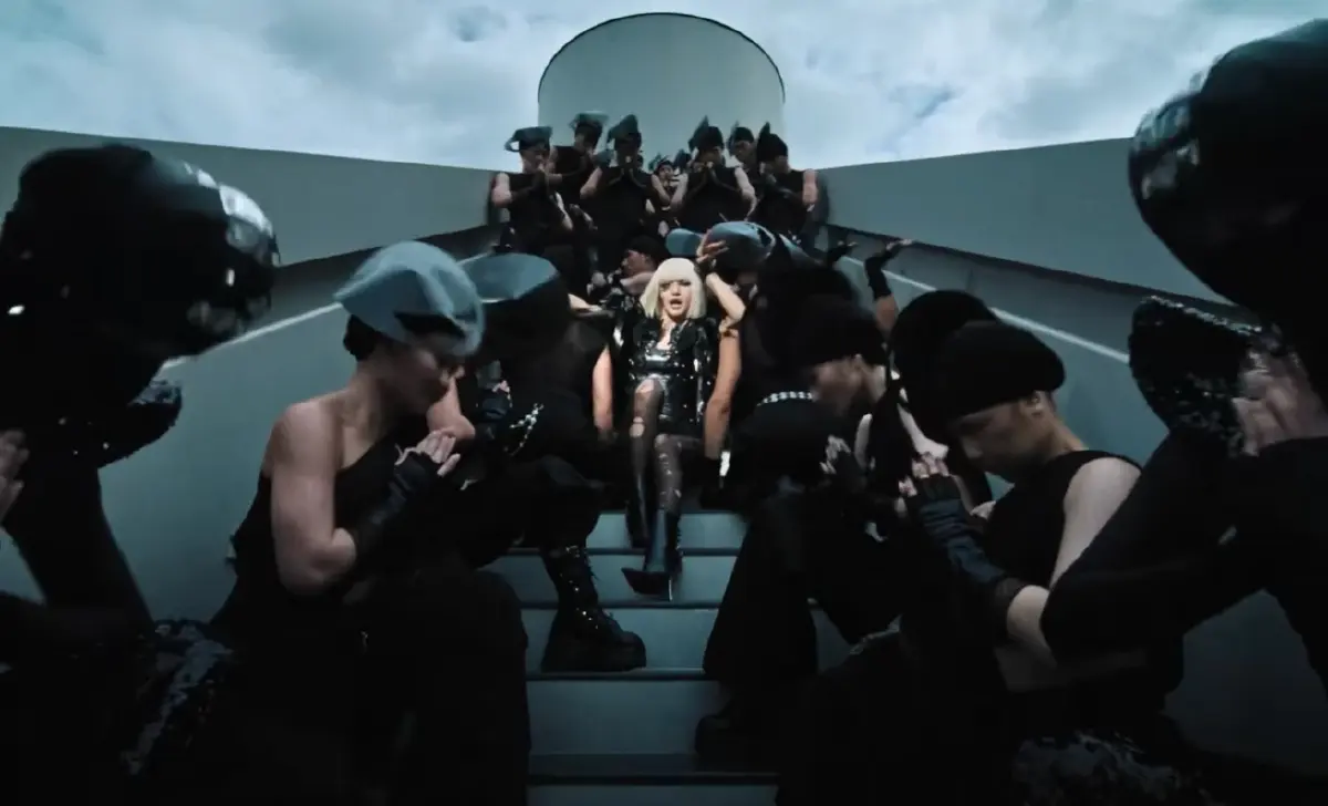 'ลิซ่า LISA' ปล่อย MV 'SaWaDiKa' ขน Soft Power ไทยกระแทกตาคนทั้งโลก