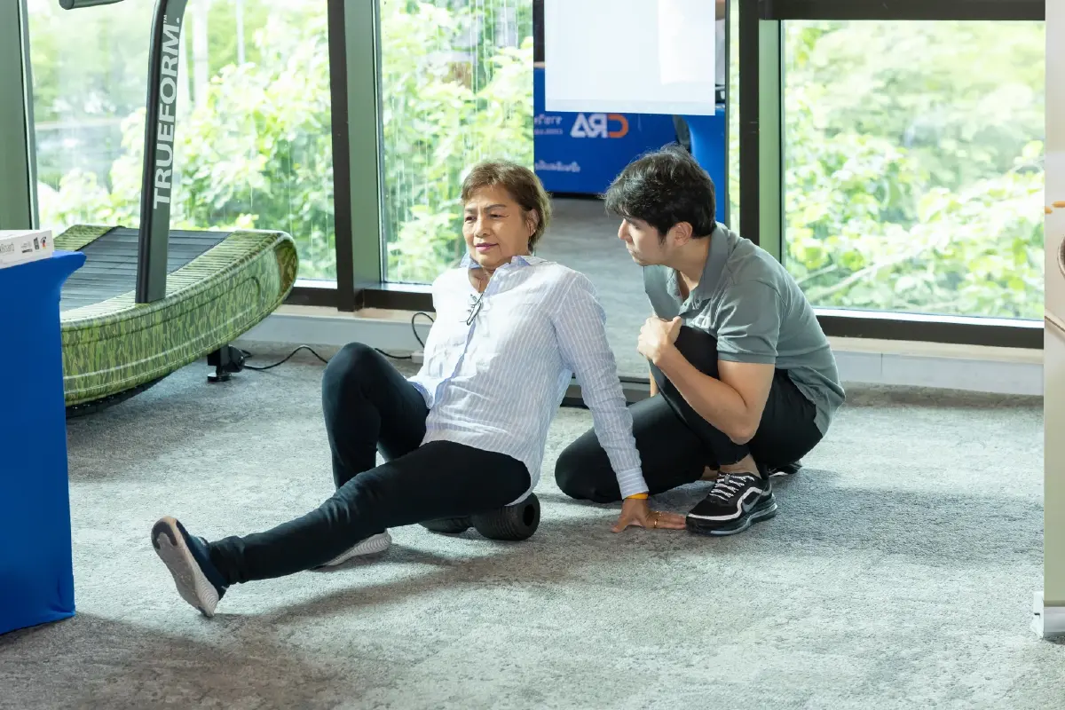 รพ.จุฬาภรณ์ โชว์หุ่นยนต์ผ่าตัดกระดูกสันหลังชูธงงาน 'CRA MOVE FORWARD'