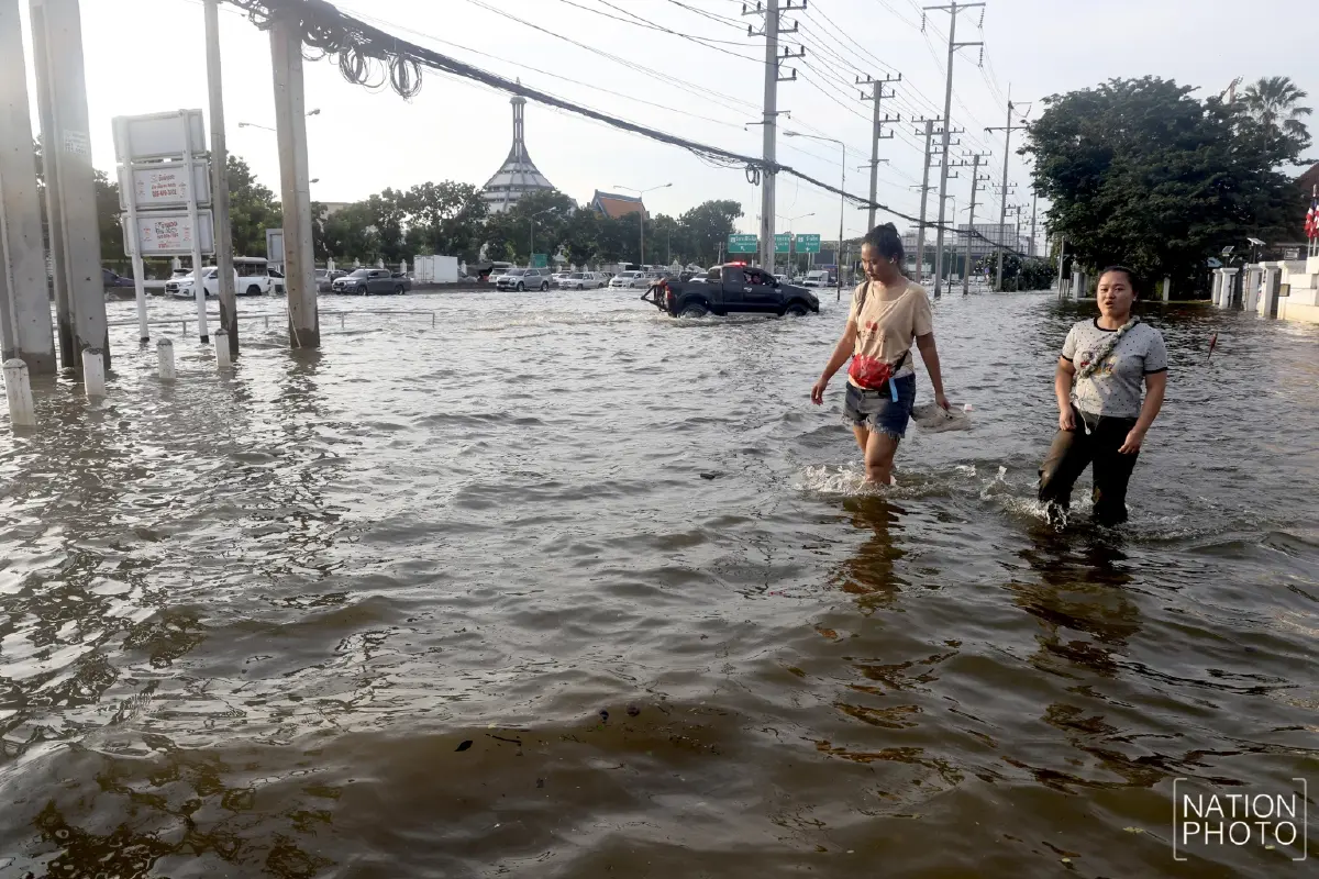 สัญจรลำบาก! น้ำท่วมธูปะเตมีย์ ระดับน้ำยังสูง มวลน้ำเหนือจ่อซ้ำ