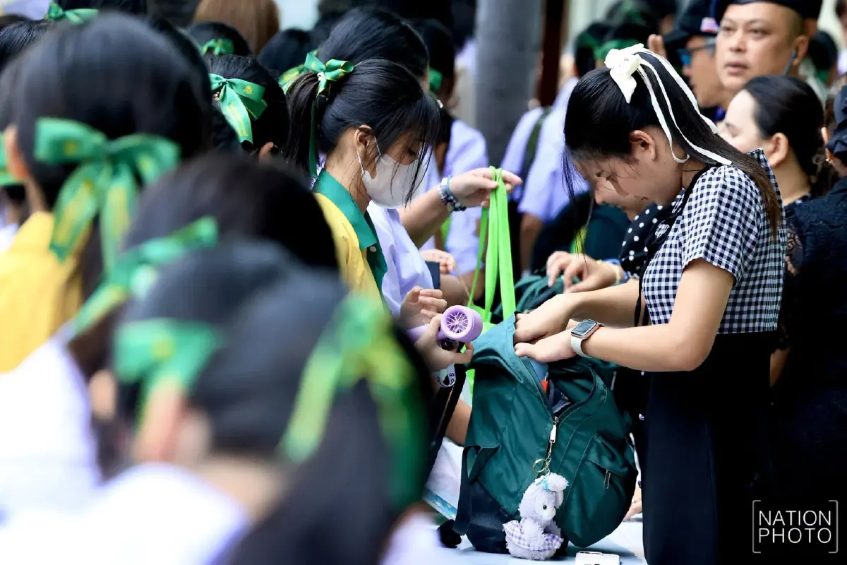 โรงเรียนเทพศิรินทร์ นนทบุรี เปิดเรียนวันแรก หลังเหตุกราดยิงสะเทือนขวัญ