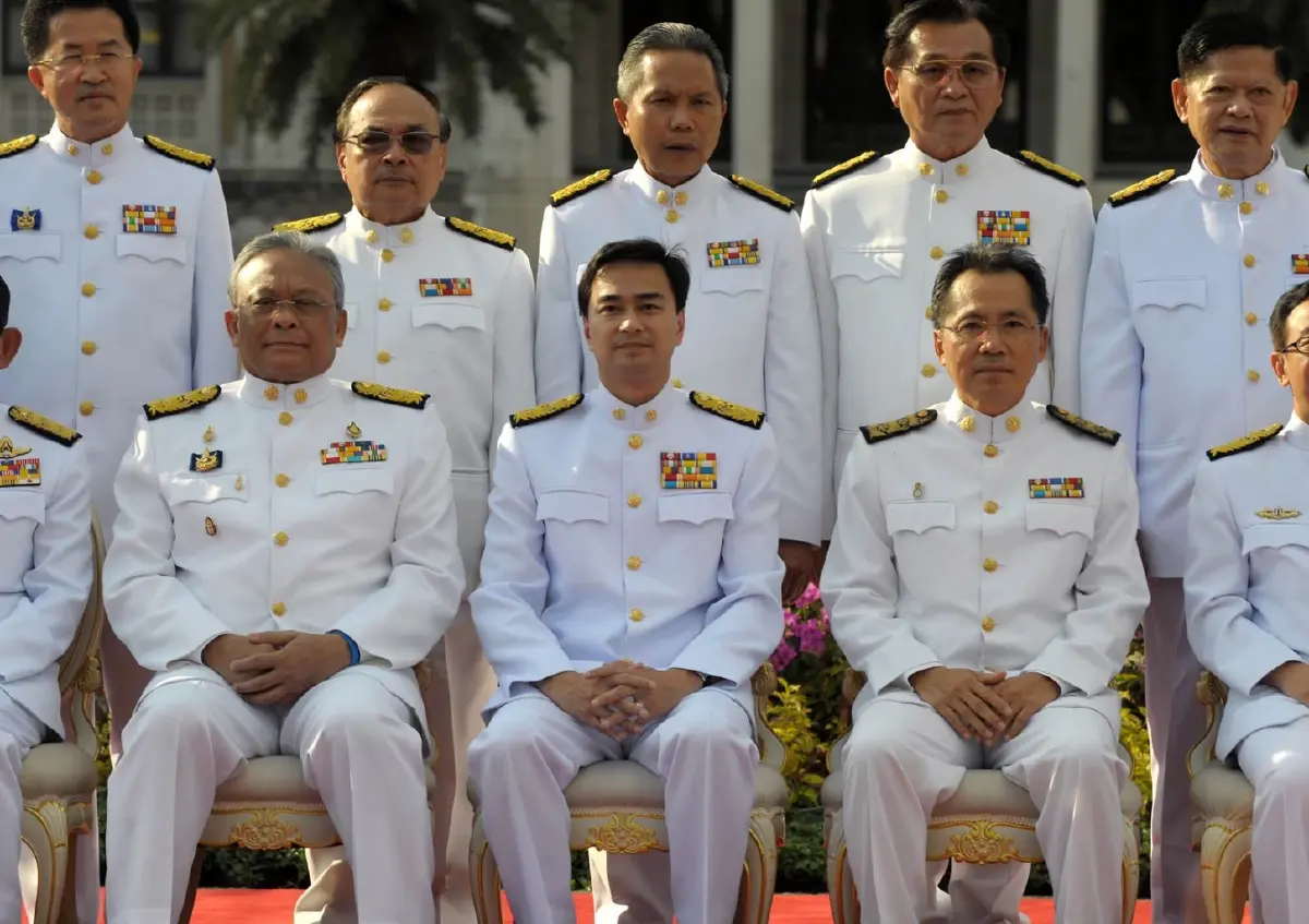 พรรคหัวขบวน‘อนุรักษ์’ อยู่รอด อภิสิทธิ์‘รัฐพันลึก’ ยุคฟ้าสู่น้ำเงิน