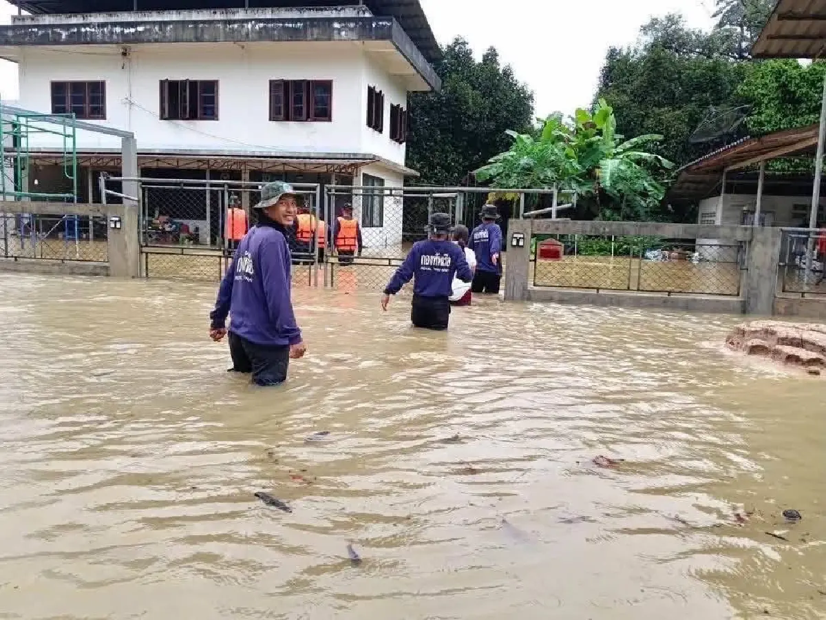 สรุปน้ำท่วมล่าสุด กทม. - 9 จังหวัดวิกฤต ทหารเร่งช่วยกลุ่มเปราะบาง