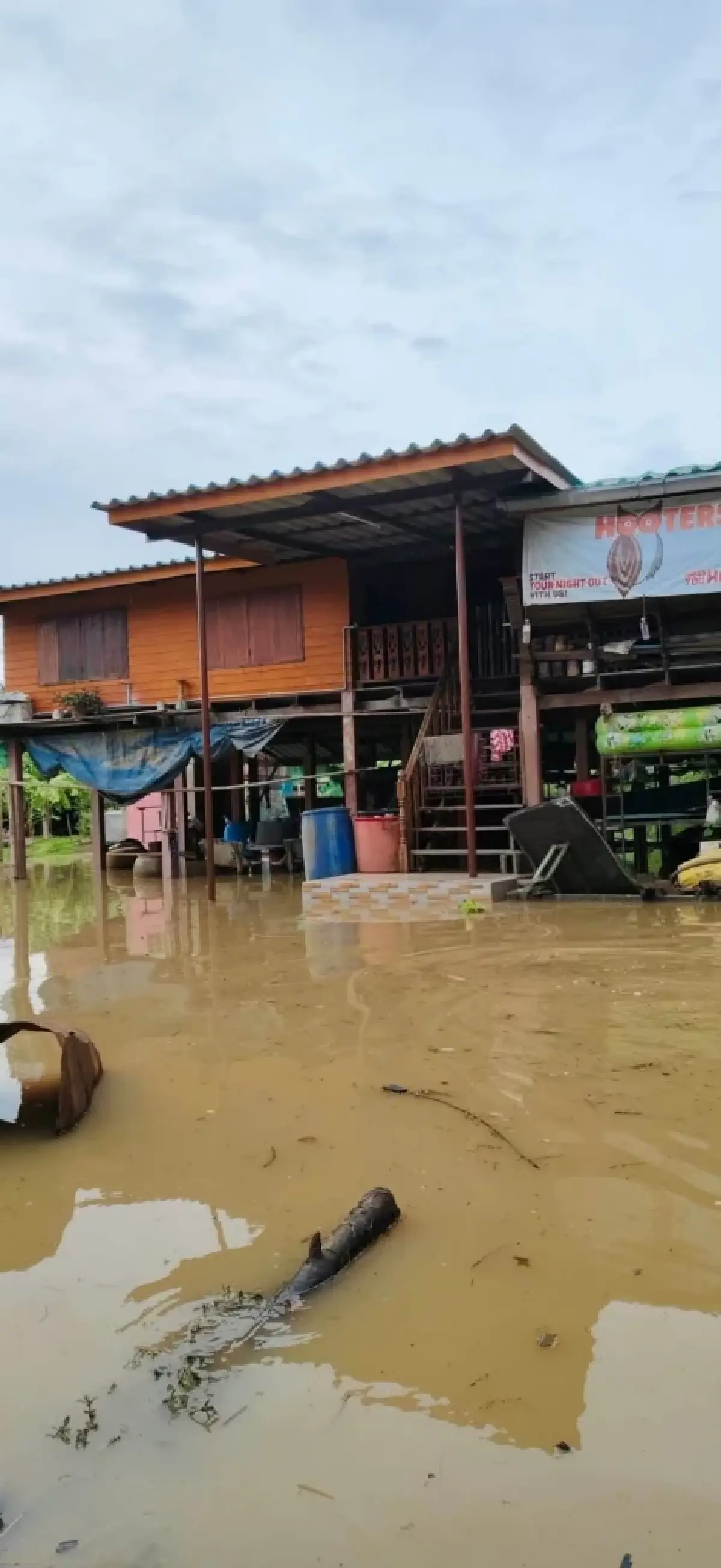 อยุธยาต้องรอด! 6 อำเภอจมหมื่นหลัง 'สส.ภูมิใจไทย' ลุยแจกโฟมสู้ภัย
