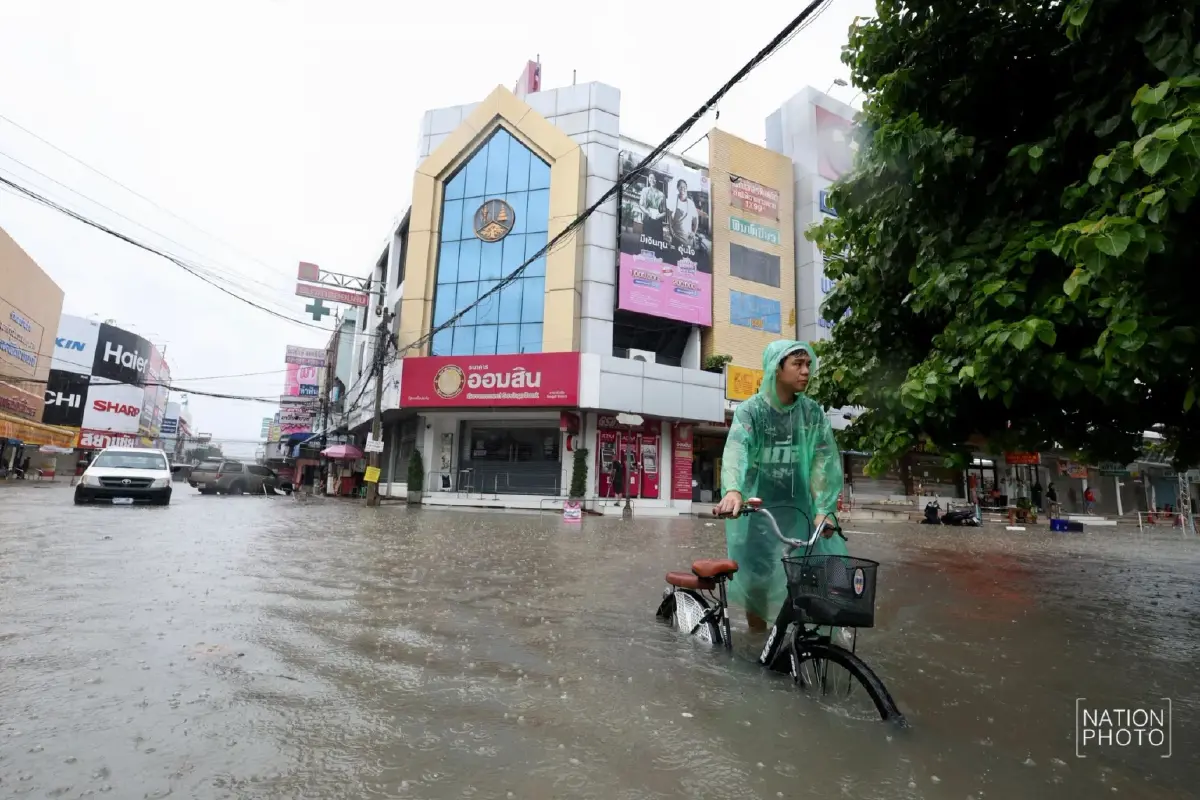 ปทุมธานีน้ำท่วมไม่ไหวแล้ว! ประกาศเขตภัยพิบัติ 90 ชุมชน 'ธัญบุรี-รังสิต'