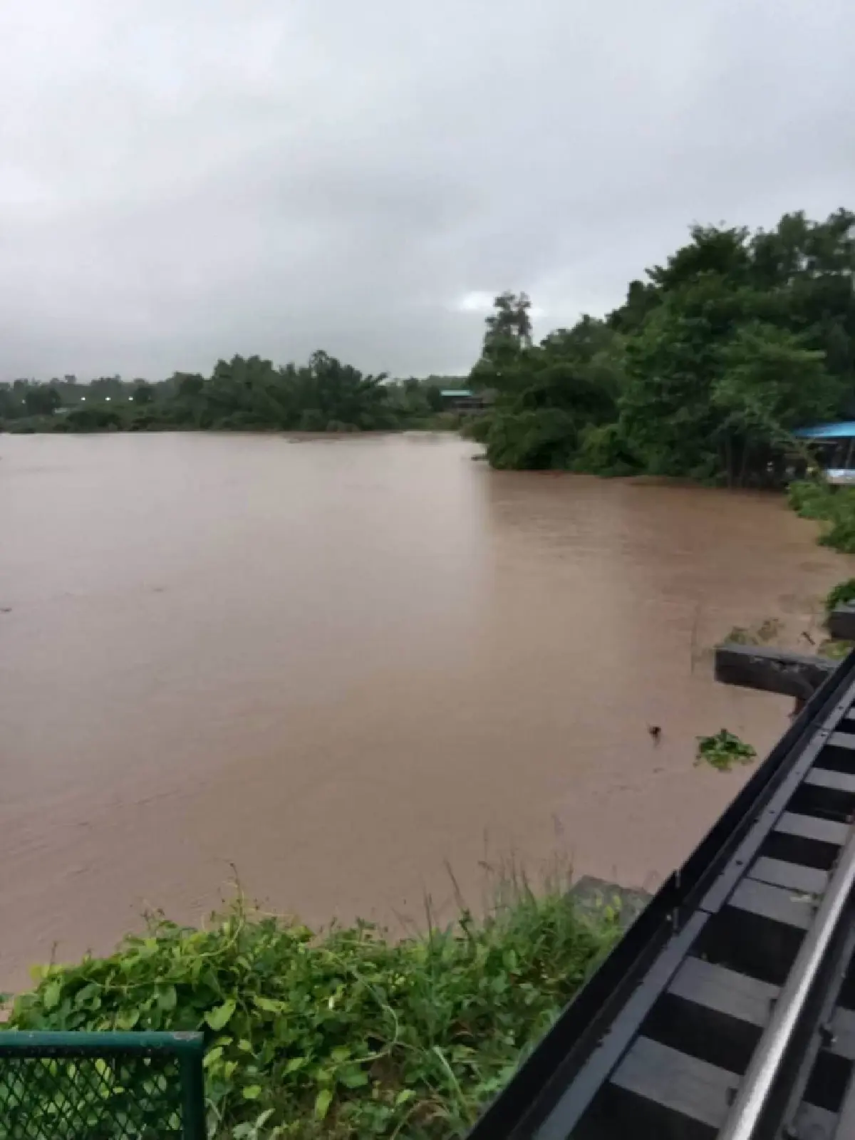 ปิดรถไฟท่ากิเลน-น้ำตก พิษน้ำท่วมถ้ำกระแซ ปรับเดินรถ 6 ขบวน