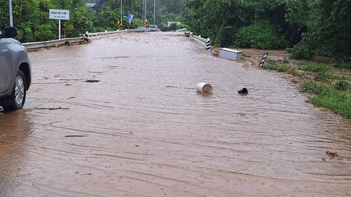 ฝนตกหนักมวกเหล็ก สระบุรี น้ำหลากท่วมบ้าน-ถนน กระทบกว่า 25 ครัวเรือน