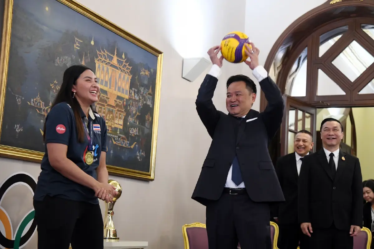 ‘อนุทิน’ ต้อนรับ ทีมวอลเลย์ฯหญิงไทย มอบเงิน14ล้าน โอนตรงเข้าบัญชีนักกีฬา