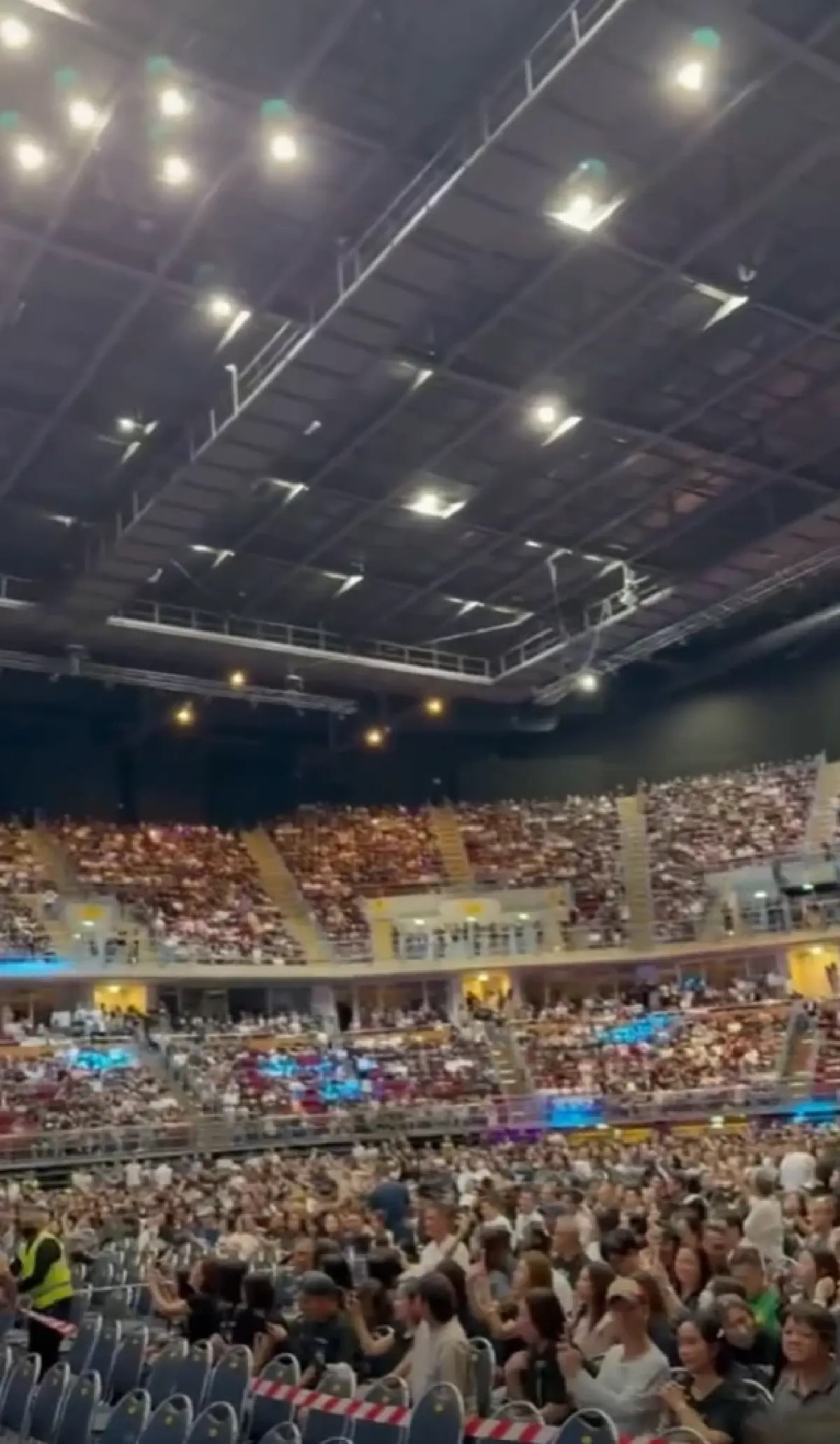 ประกาศ เลื่อนคอนเสิร์ตอำลา 'อัสนี–วสันต์' สแตนด์ทรุดตัวกลางอิมแพ็ค