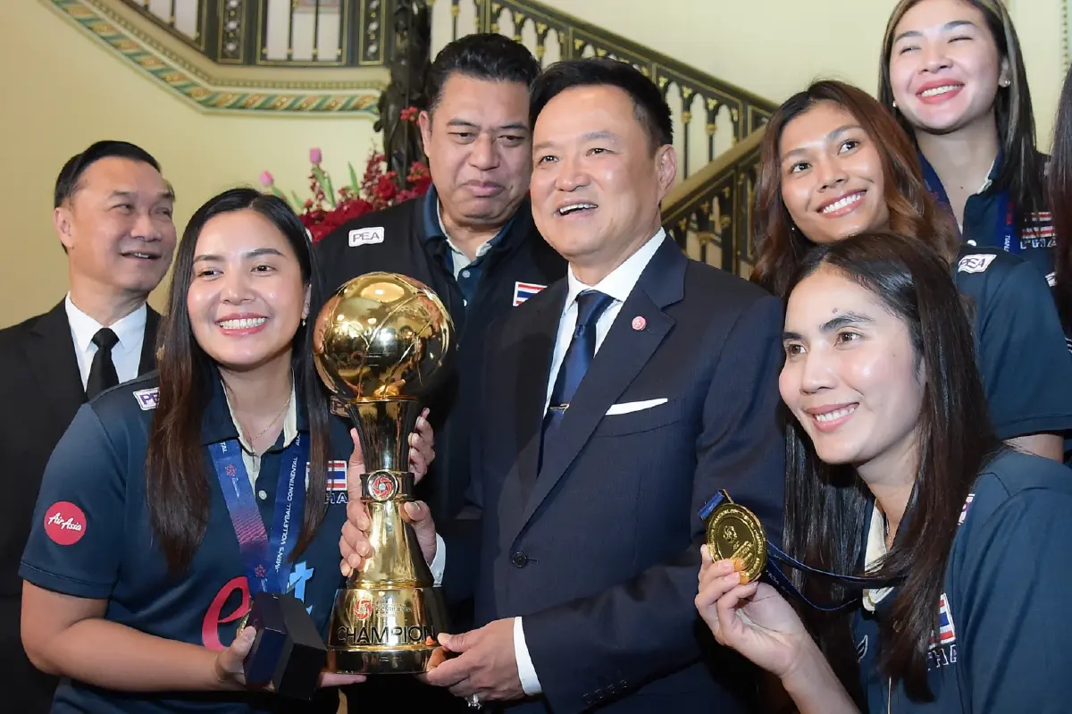 ‘อนุทิน’ ต้อนรับ ทีมวอลเลย์ฯหญิงไทย มอบเงิน14ล้าน โอนตรงเข้าบัญชีนักกีฬา