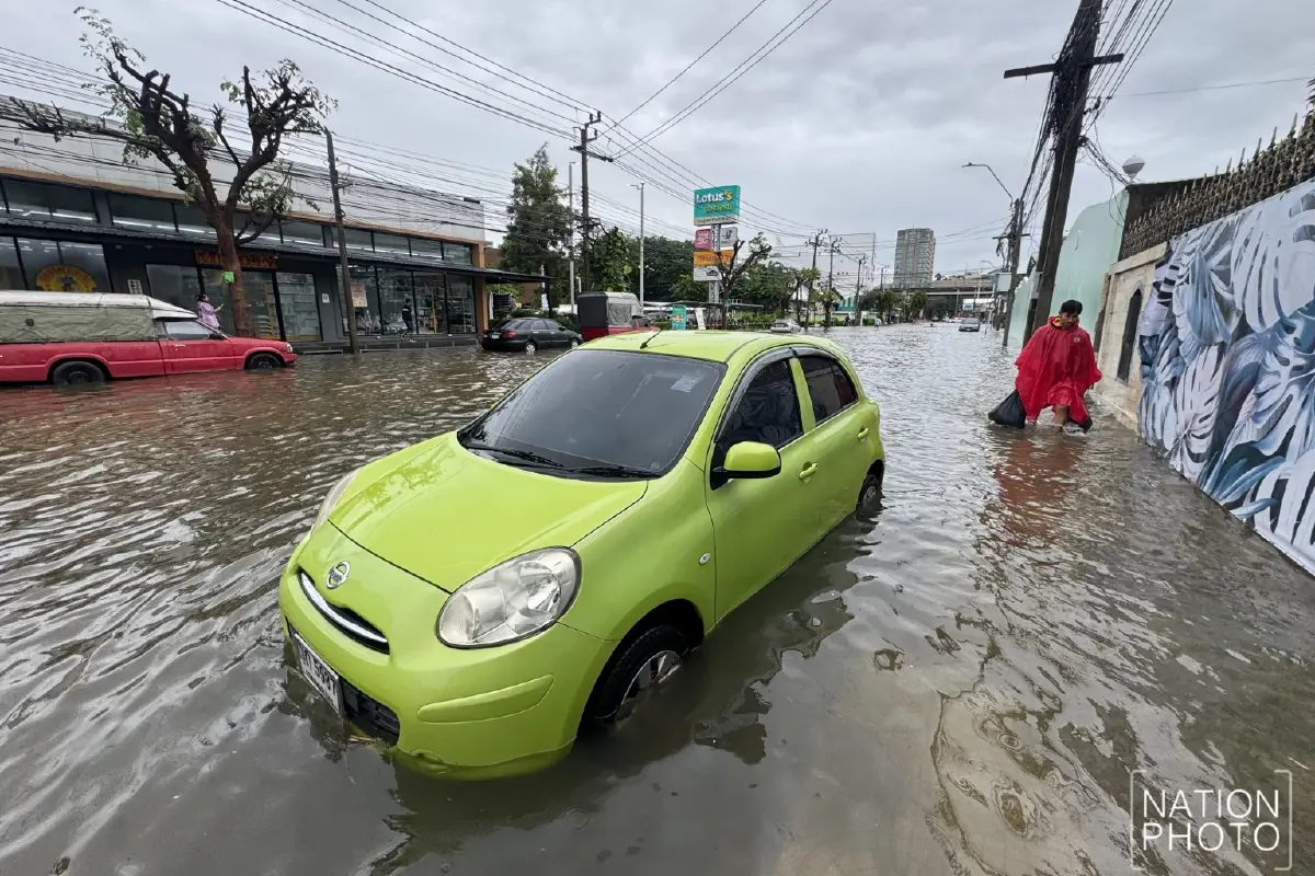 น้ำท่วม ถ.วิภาวดีรังสิต ขาเข้า ช่วงแยกหลักสี่-ม.เกษตรฯ น้ำทะลักเต็มพื้นที่