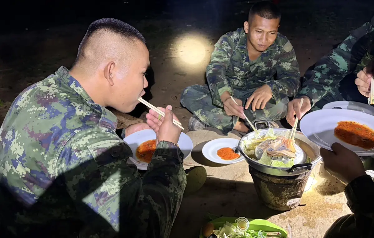 'ผอ.JIC'  เลี้ยงหมูกระทะ ทหารชายแดนไทย-กัมพูชา ขอบคุณ ปกป้องแผ่นดินไทย