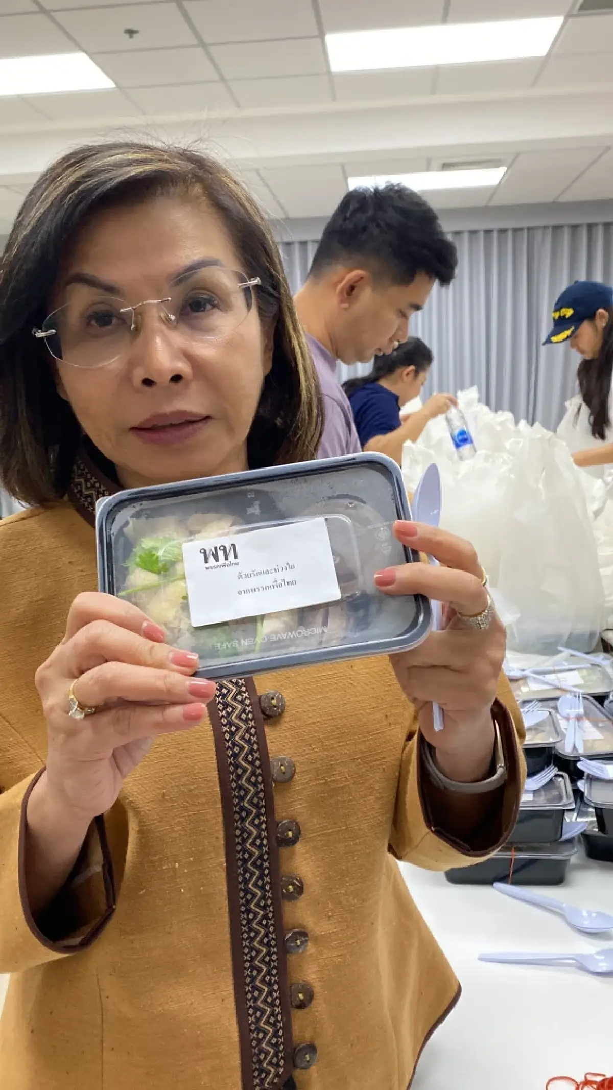 ‘เพื่อไทย’ จัดตั้งศูนย์ประสานงานช่วยผู้ประสบภัยน้ำท่วม ระดมอาหาร-สิ่งของ