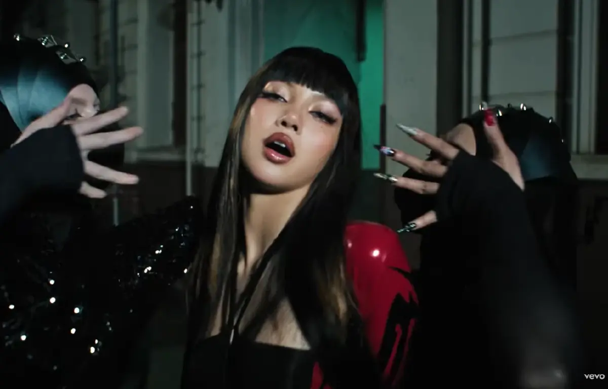 'ลิซ่า LISA' ปล่อย MV 'SaWaDiKa' ขน Soft Power ไทยกระแทกตาคนทั้งโลก