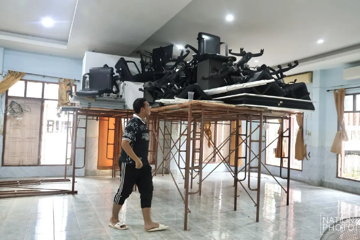 มวลน้ำทะลักท่วมบางบาล คืนเดียวสูงเกือบ 1 เมตร เตือนเร่งขนของขึ้นที่สูง