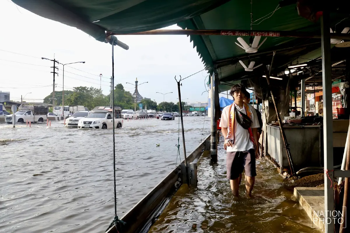 สัญจรลำบาก! น้ำท่วมธูปะเตมีย์ ระดับน้ำยังสูง มวลน้ำเหนือจ่อซ้ำ