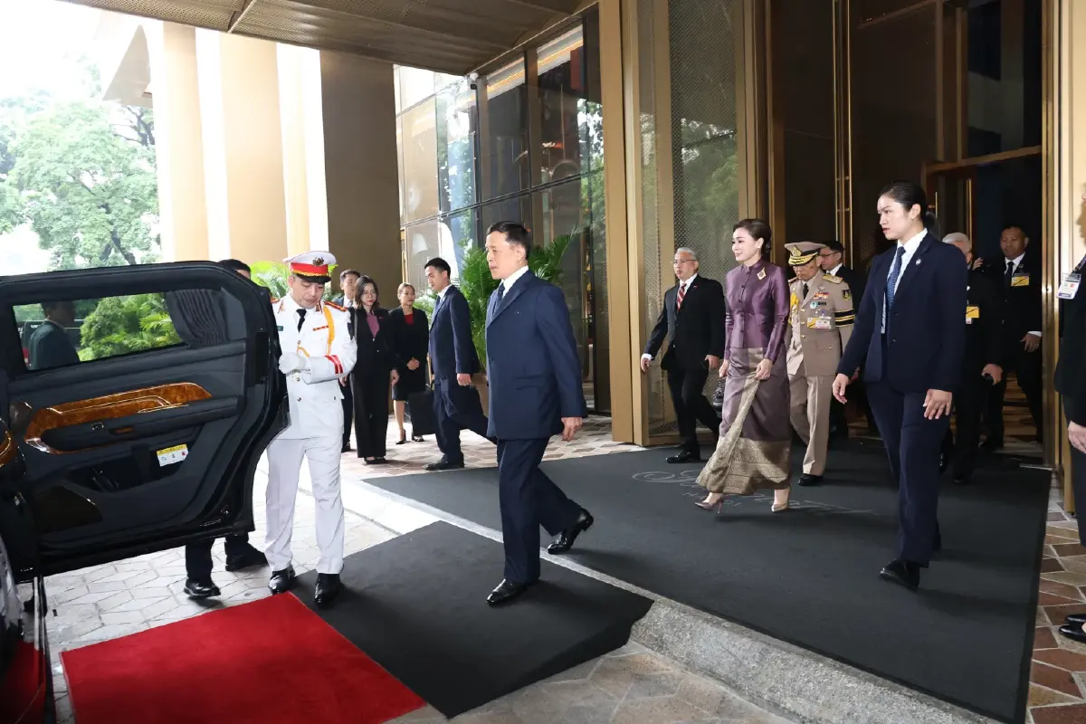 ในหลวง-พระราชินี ทรงร่วมพิธีรับเสด็จอย่างเป็นทางการ ในโอกาสเสด็จฯเยือนเวียดนาม