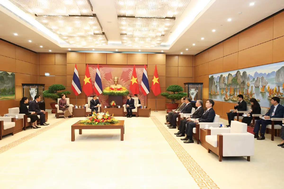 ในหลวง-พระราชินี ทรงร่วมพิธีรับเสด็จอย่างเป็นทางการ ในโอกาสเสด็จฯเยือนเวียดนาม