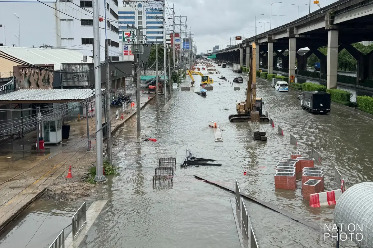 น้ำท่วม ถ.วิภาวดีรังสิต ขาเข้า ช่วงแยกหลักสี่-ม.เกษตรฯ น้ำทะลักเต็มพื้นที่