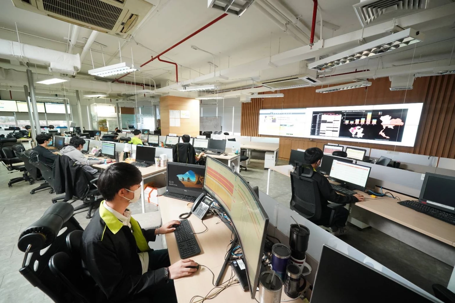 AIS ยกระดับโครงข่ายอัจฉริยะ รับมือฝนหนัก-น้ำท่วมในกทม.พร้อมเฝ้าระวัง 24 ชม.