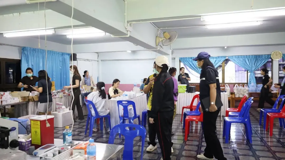 ผอ.สพม.ปราจีนบุรี ตรวจเยี่ยม รร.สุวรรณวิทยา” เปลี่ยนพื้นที่สู้ภัยน้ำท่วม