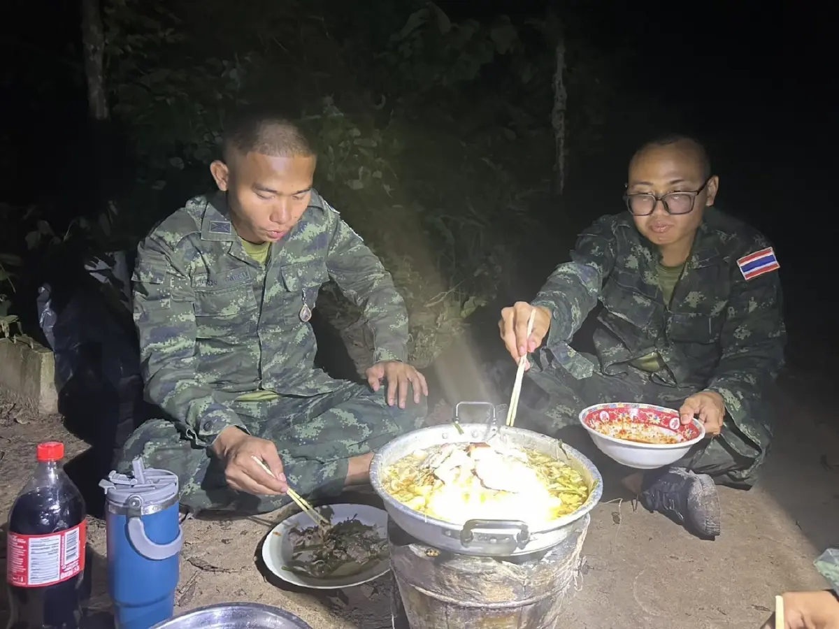 'ผอ.JIC'  เลี้ยงหมูกระทะ ทหารชายแดนไทย-กัมพูชา ขอบคุณ ปกป้องแผ่นดินไทย