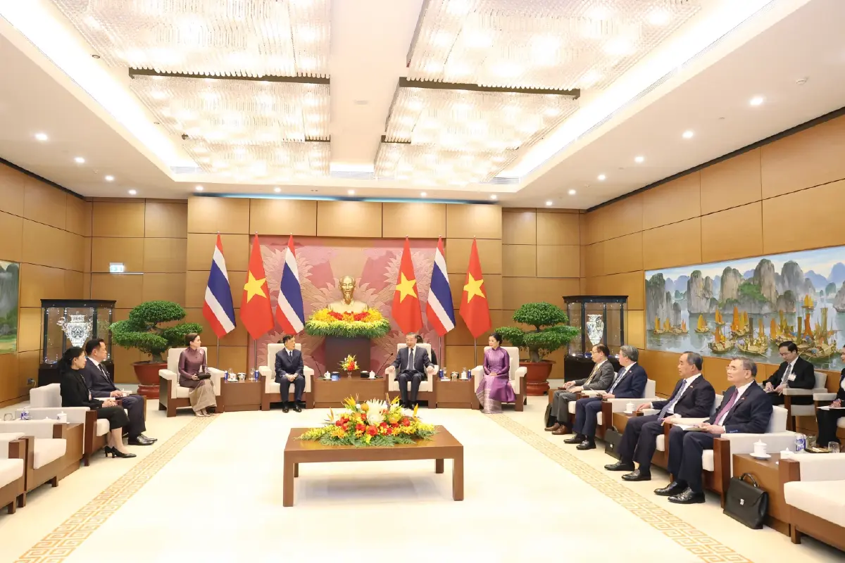 ในหลวง-พระราชินี ทรงร่วมพิธีรับเสด็จอย่างเป็นทางการ ในโอกาสเสด็จฯเยือนเวียดนาม