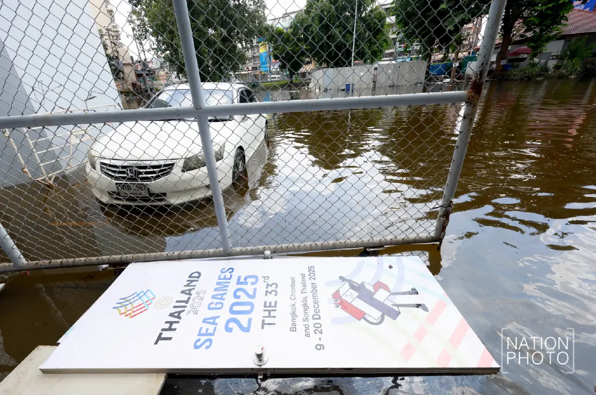 ภาพชุดวันนี้ น้ำท่วมขังรอบสนามราชมังคลาฯ ย่านหัวหมาก