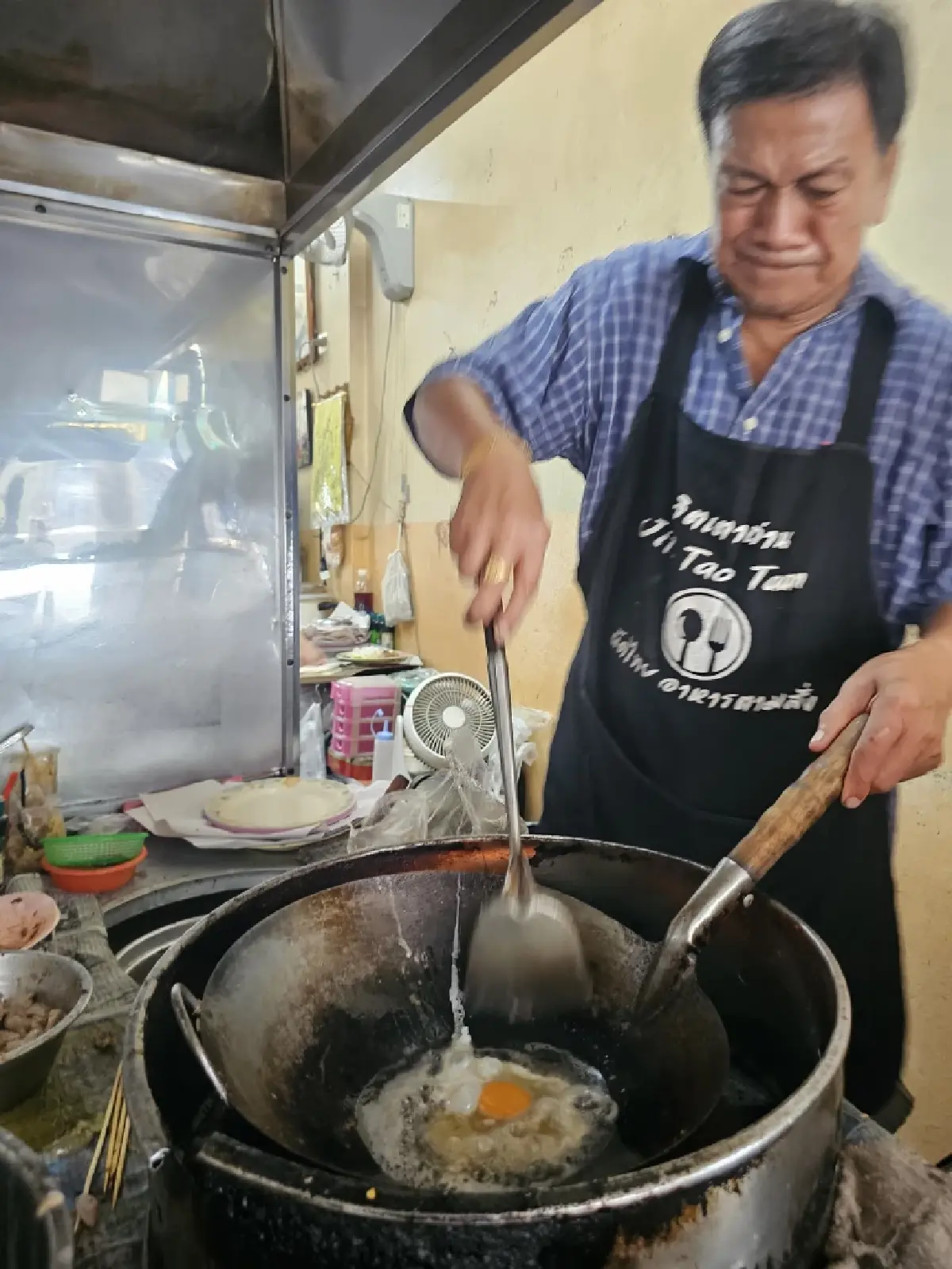 ‘จิตเตาถ่าน’ผัดด้วยเตาถ่าน สไตล์ไทยโบราณ หอมกรุ่น ตำนาน 80 ปี