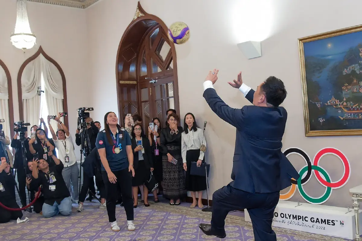 ‘อนุทิน’ ต้อนรับ ทีมวอลเลย์ฯหญิงไทย มอบเงิน14ล้าน โอนตรงเข้าบัญชีนักกีฬา