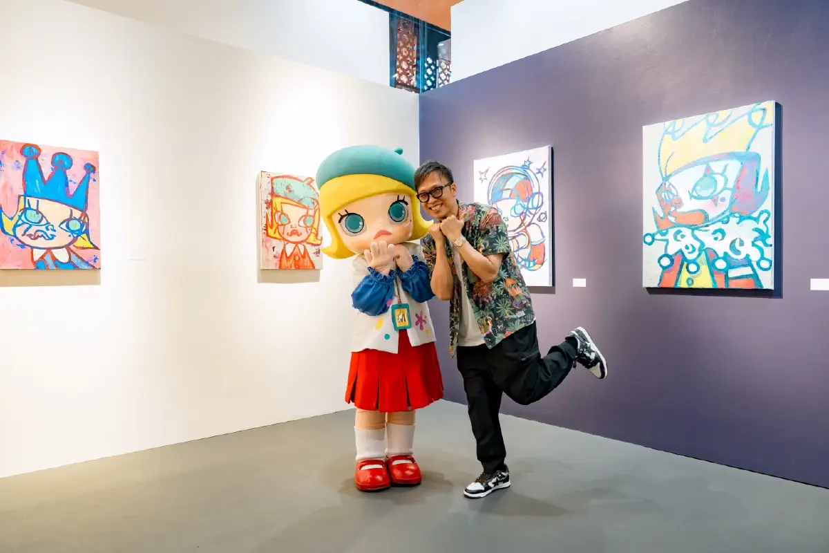 คุยเฟื่องเรื่อง 'MOLLY' กับ 'Kenny Wong' ถอดรหัส 20 ปี จักรวาลศิลปะและอาร์ตทอย