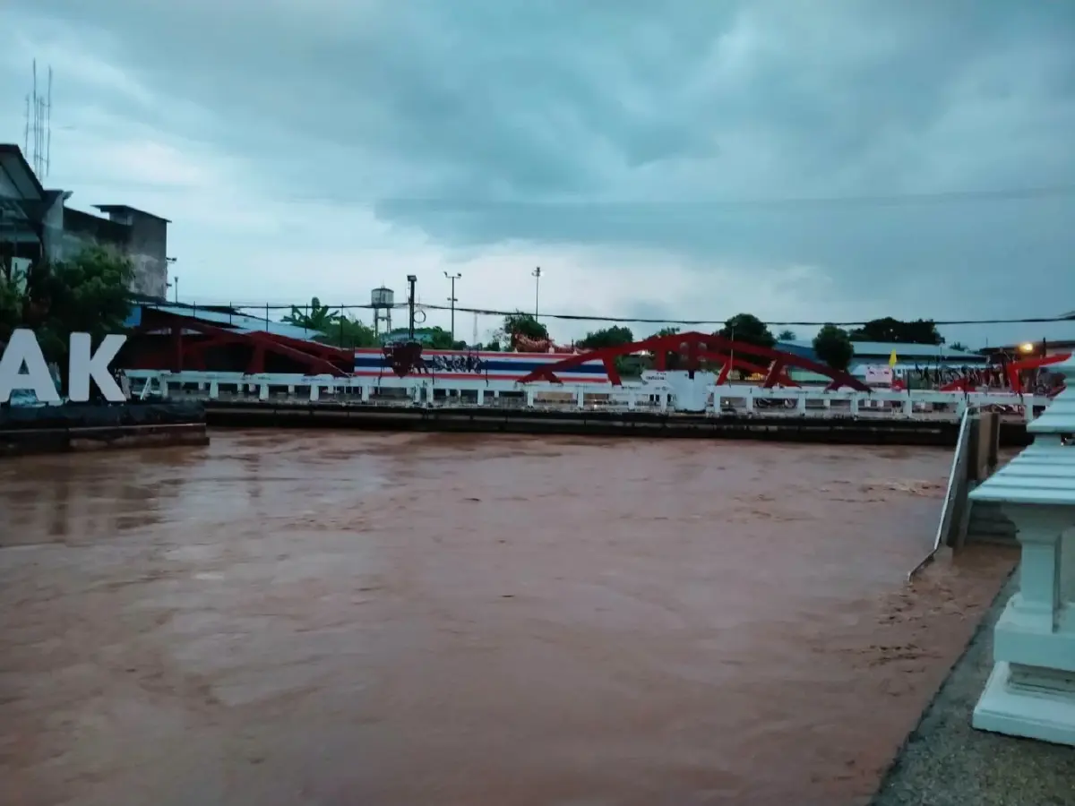 ขึ้นธงแดง แม่น้ำป่าสัก เพิ่ม 8.47 เมตร ระวัง 8 อำเภอเพชรบูรณ์ เสี่ยงน้ำท่วม