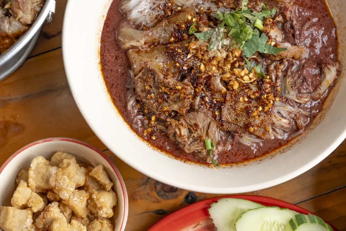 เปิดร้านในซอยลึกเงียบๆ แต่มีรายได้แตะ ‘20 ล้าน’ ทำ 6 แบรนด์ ดักลูกค้าทุกมุม-ทางไหนก็ร้านเรา!
