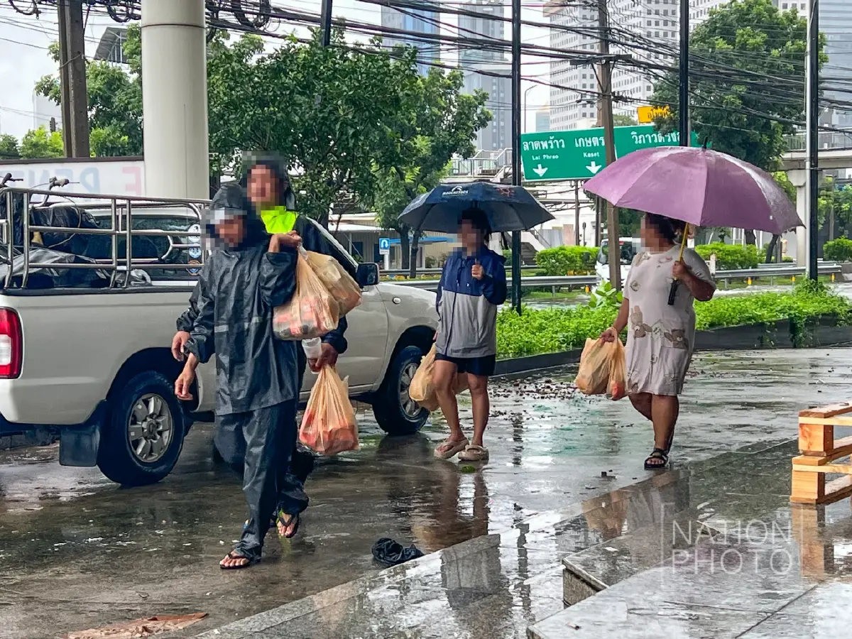 ใครทันใครได้! น้ำท่วมกรุงเทพ 2569 รัชดาฯ โคม่า ตุนอาหาร 7-11 เกลี้ยง พบฝนแช่อีก