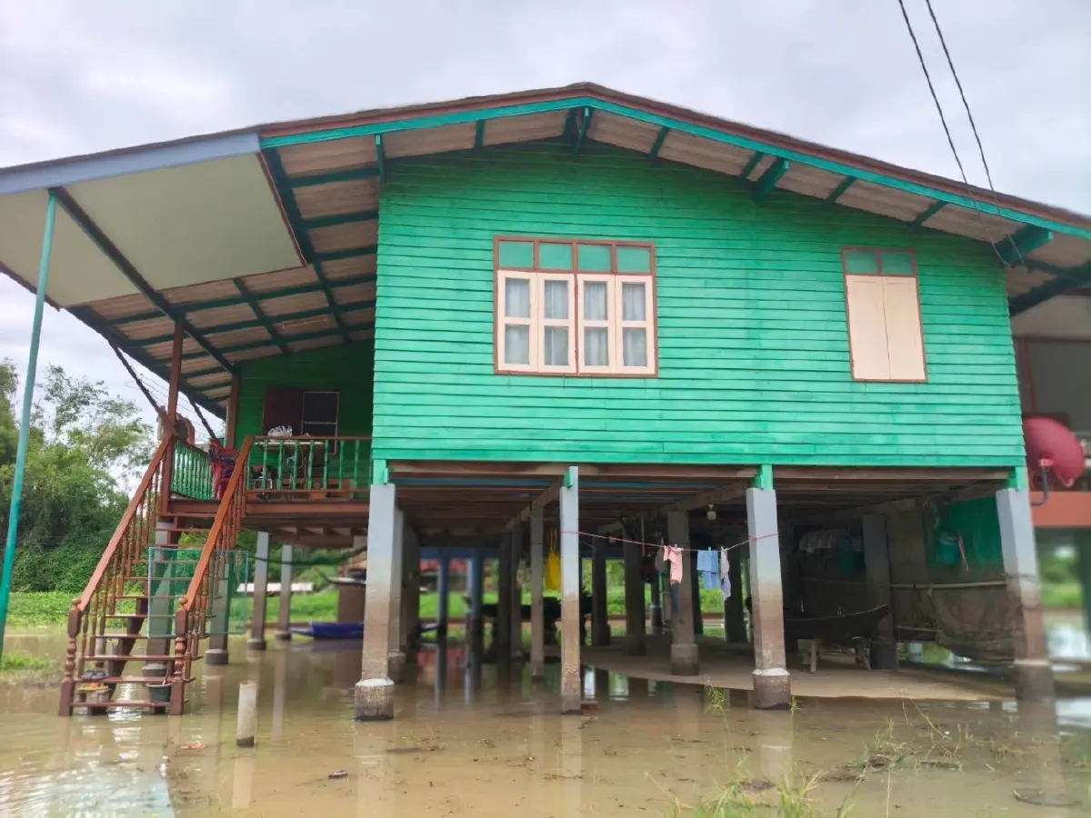 อยุธยาต้องรอด! 6 อำเภอจมหมื่นหลัง 'สส.ภูมิใจไทย' ลุยแจกโฟมสู้ภัย