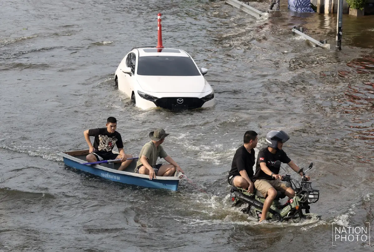 สัญจรลำบาก! น้ำท่วมธูปะเตมีย์ ระดับน้ำยังสูง มวลน้ำเหนือจ่อซ้ำ