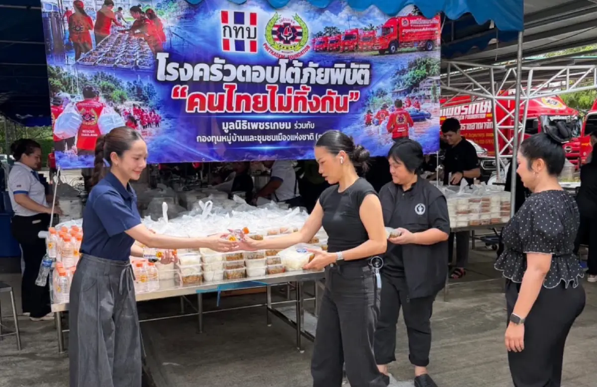 'สุขสมรวย' ส่ง คนใกล้ชิด 'น้องแทนใจ' ทำข้าวกล่อง ส่งต่อผู้ประสบภัยน้ำท่วม