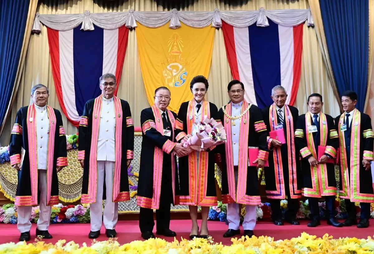 'ศุภจี' รับพระราชทานปริญญาบริหารธุรกิจดุษฎีบัณฑิตกิตติมศักดิ์