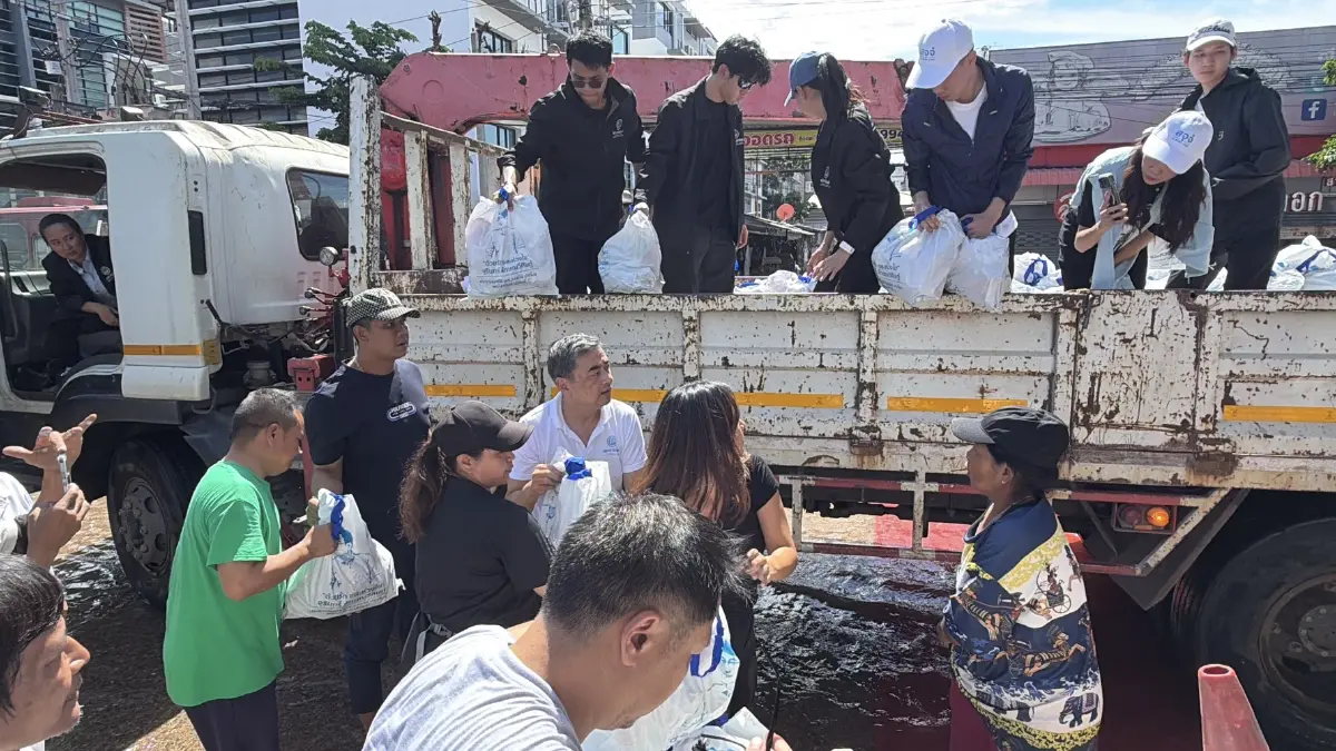 'ปชป.' ห่วงปชช. หลายพื้นที่เผชิญน้ำท่วม เร่งขนถุงยังชีพช่วย