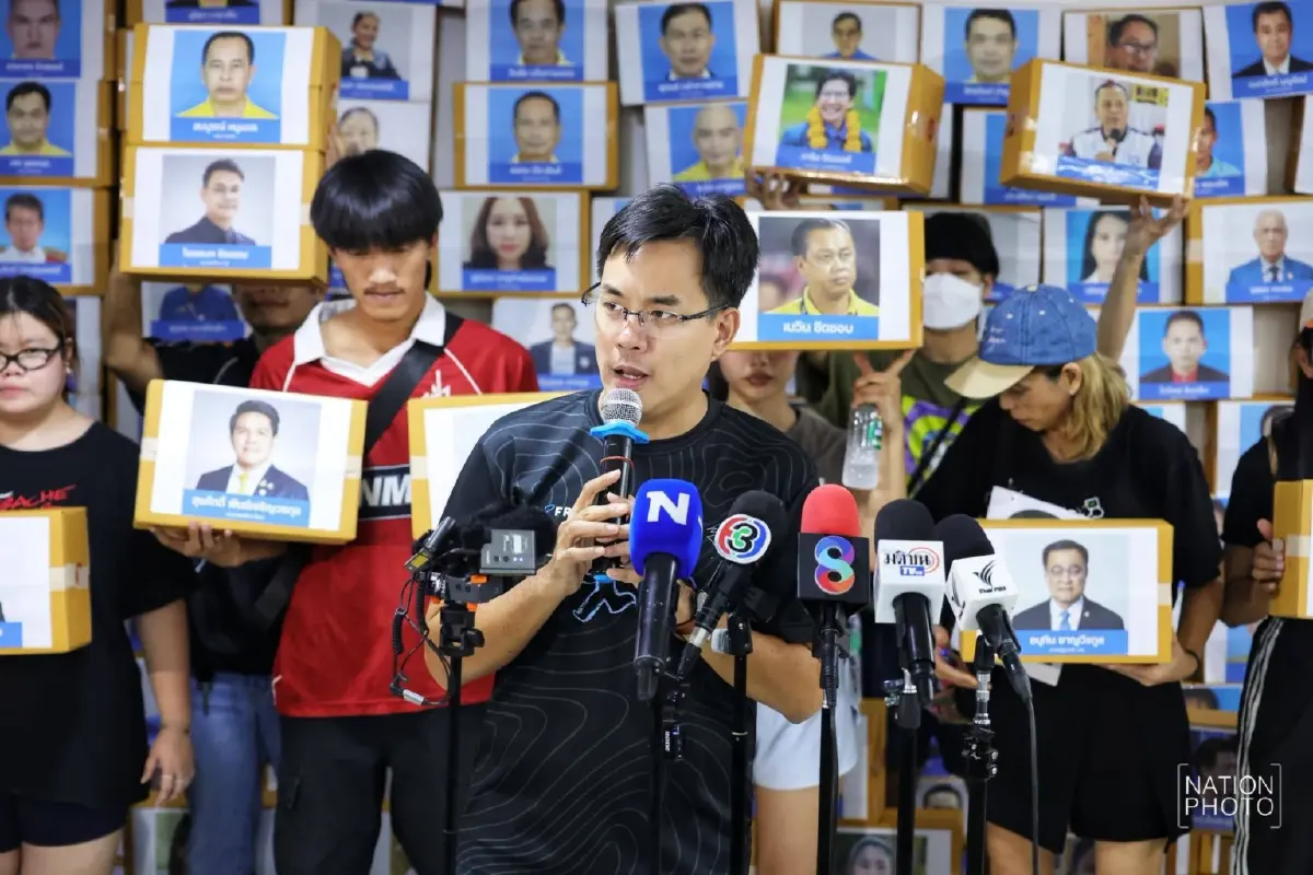 สูตรเสี้ยม‘แดง’แตก‘น้ำเงิน’ - ‘ส้ม’เดินเกมใน-นอกสภา หวังปูทางพรรคร่วมถอนตัว