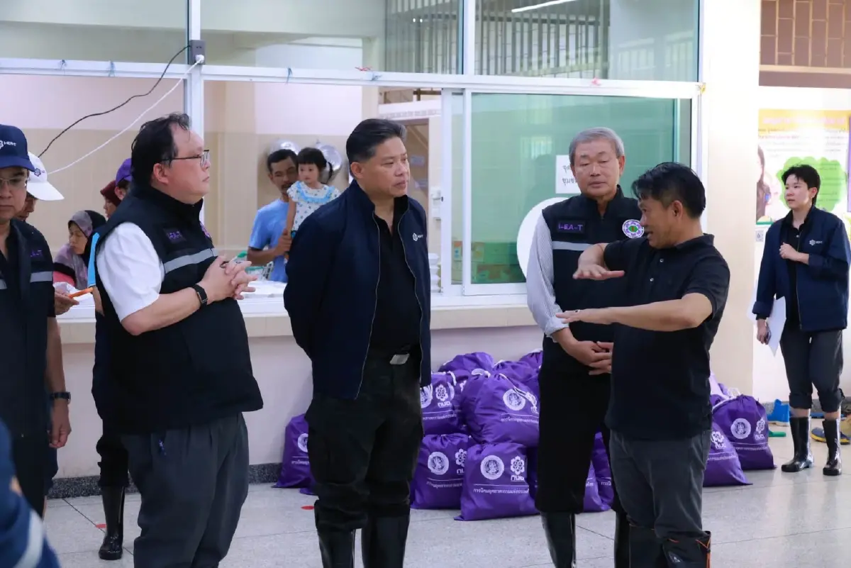 กนอ. มอบถุงยังชีพ 400 ชุด ช่วย 6 ชุมชนรอบนิคมฯ บางชันประสบภัยน้ำท่วม