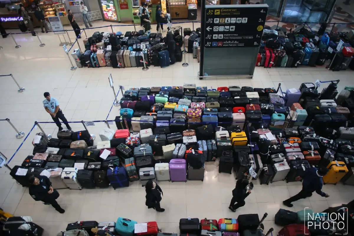 ภาพชุด กระเป๋าสัมภาระตกค้างที่สุวรรณภูมิ การบินไทยล่าช้า