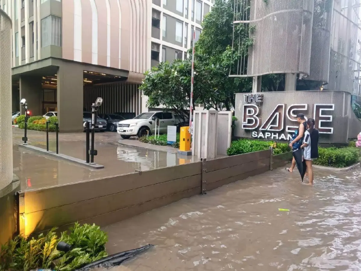 อสังหาฯ ขยับรับมือน้ำท่วมกรุงเทพฯ หลังฝนถล่ม เร่งดูแลลูกบ้าน