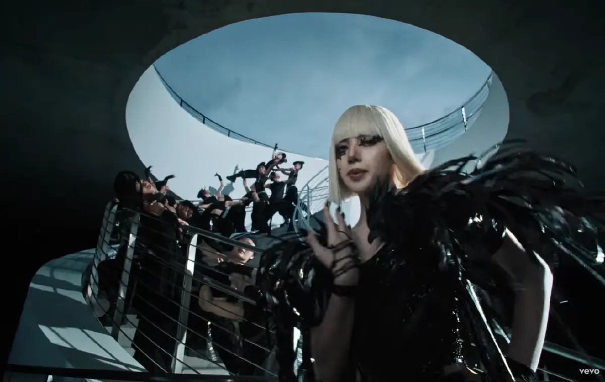 'ลิซ่า LISA' ปล่อย MV 'SaWaDiKa' ขน Soft Power ไทยกระแทกตาคนทั้งโลก