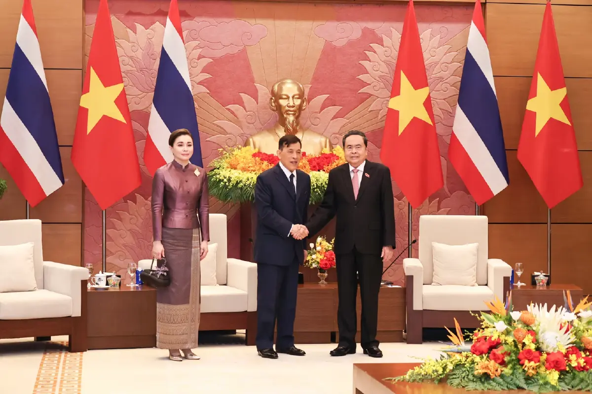ในหลวง-พระราชินี ทรงร่วมพิธีรับเสด็จอย่างเป็นทางการ ในโอกาสเสด็จฯเยือนเวียดนาม