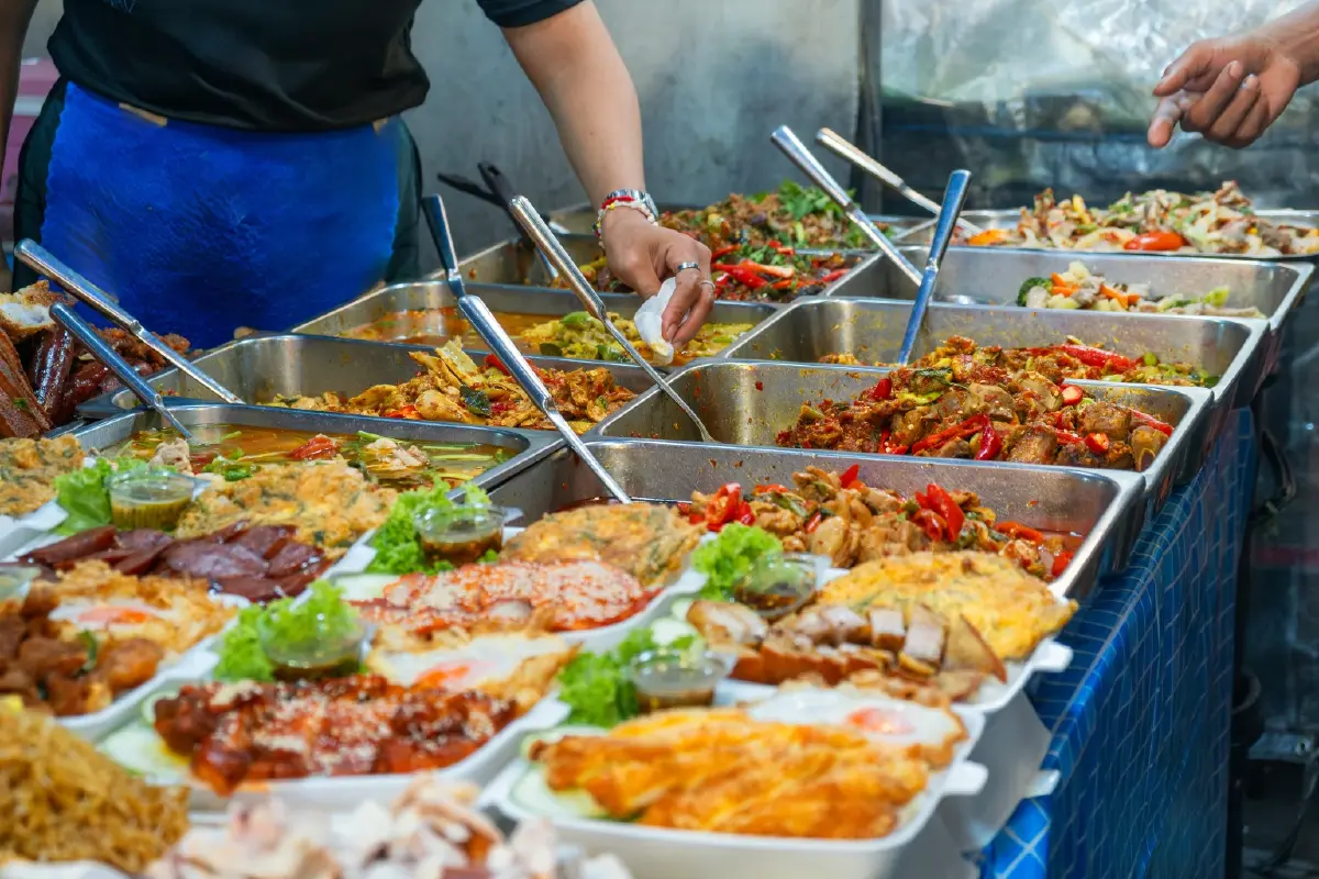 ร้านอาหาร ‘แผลกลัดหนอง’ 3 เดือนสุดท้าย ‘ส่อไม่ฟื้น’  น้ำท่วมซ้ำเติมหนัก คนจ่ายยาก-เก็บเงินซ่อมบ้าน