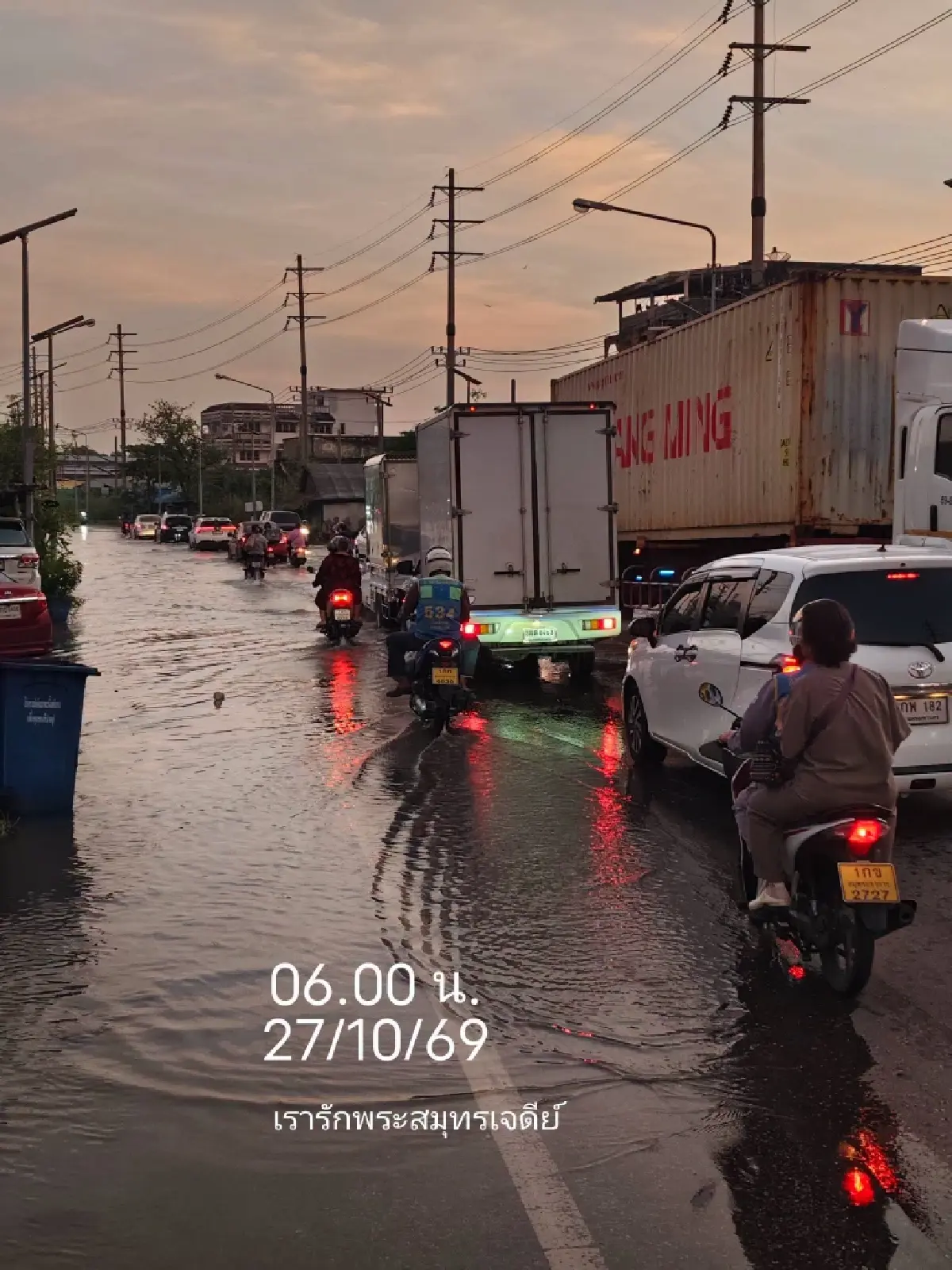 วิกฤติน้ำทะเลหนุนสูง จ่อแตะ 3.8 เมตร ถล่มสมุทรปราการ-แม่กลอง รถติดแล้ว